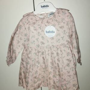 Vestido cuello volante de Babidú