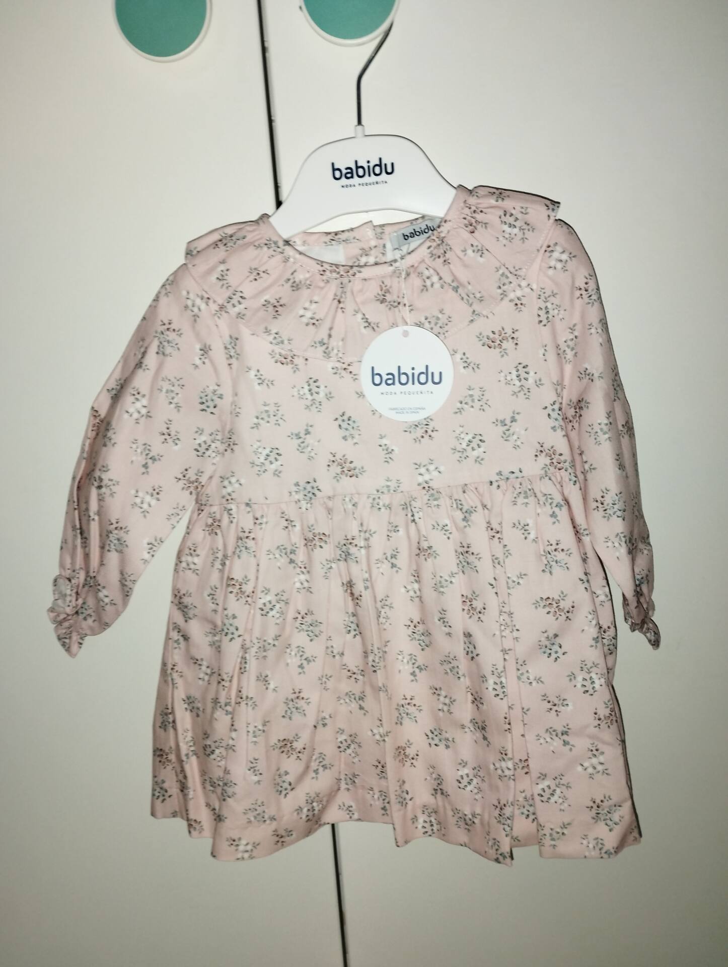 Vestido cuello volante de Babidú